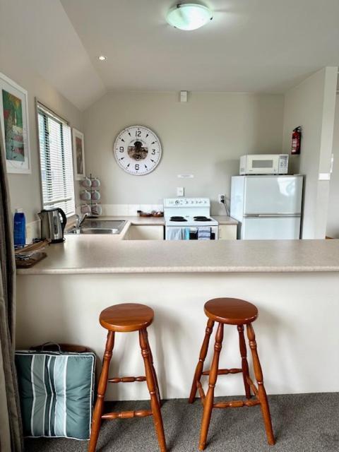 Les Troupes Apartments Akaroa Exterior foto